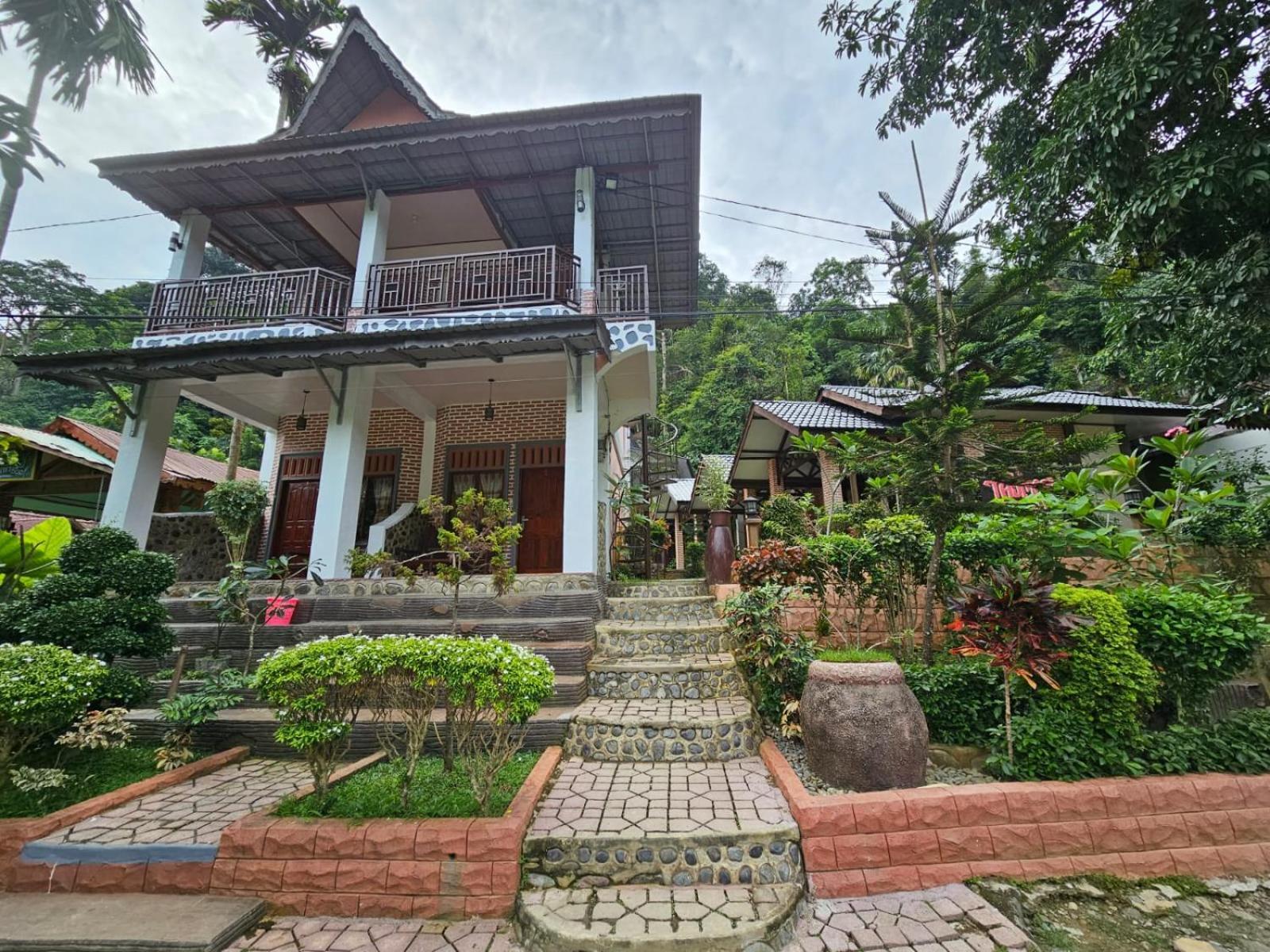 Thomas' Retreat Bukit Lawang Otel Dış mekan fotoğraf
