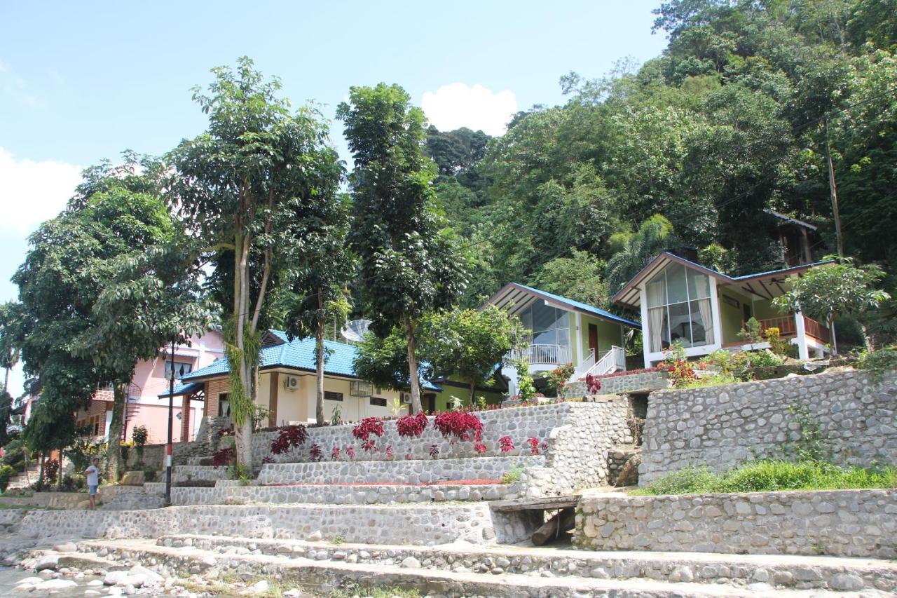 Thomas' Retreat Bukit Lawang Otel Dış mekan fotoğraf